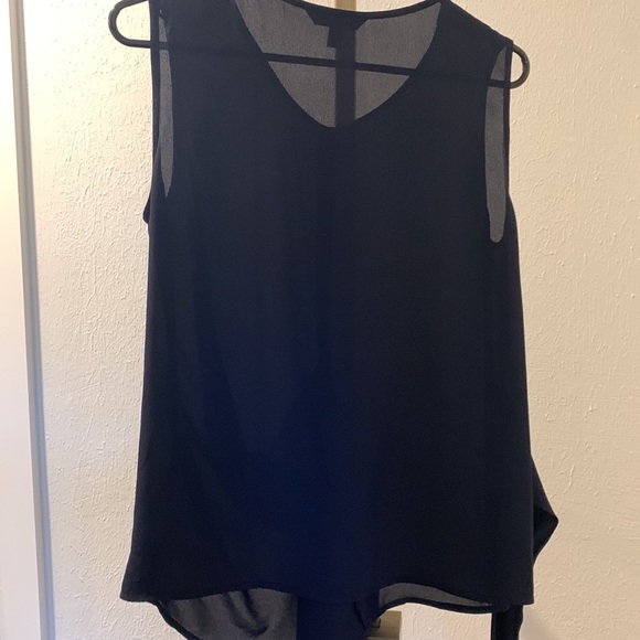 💥 Banana Republic sleeveless top with knot on front side - Picture 3 of 8